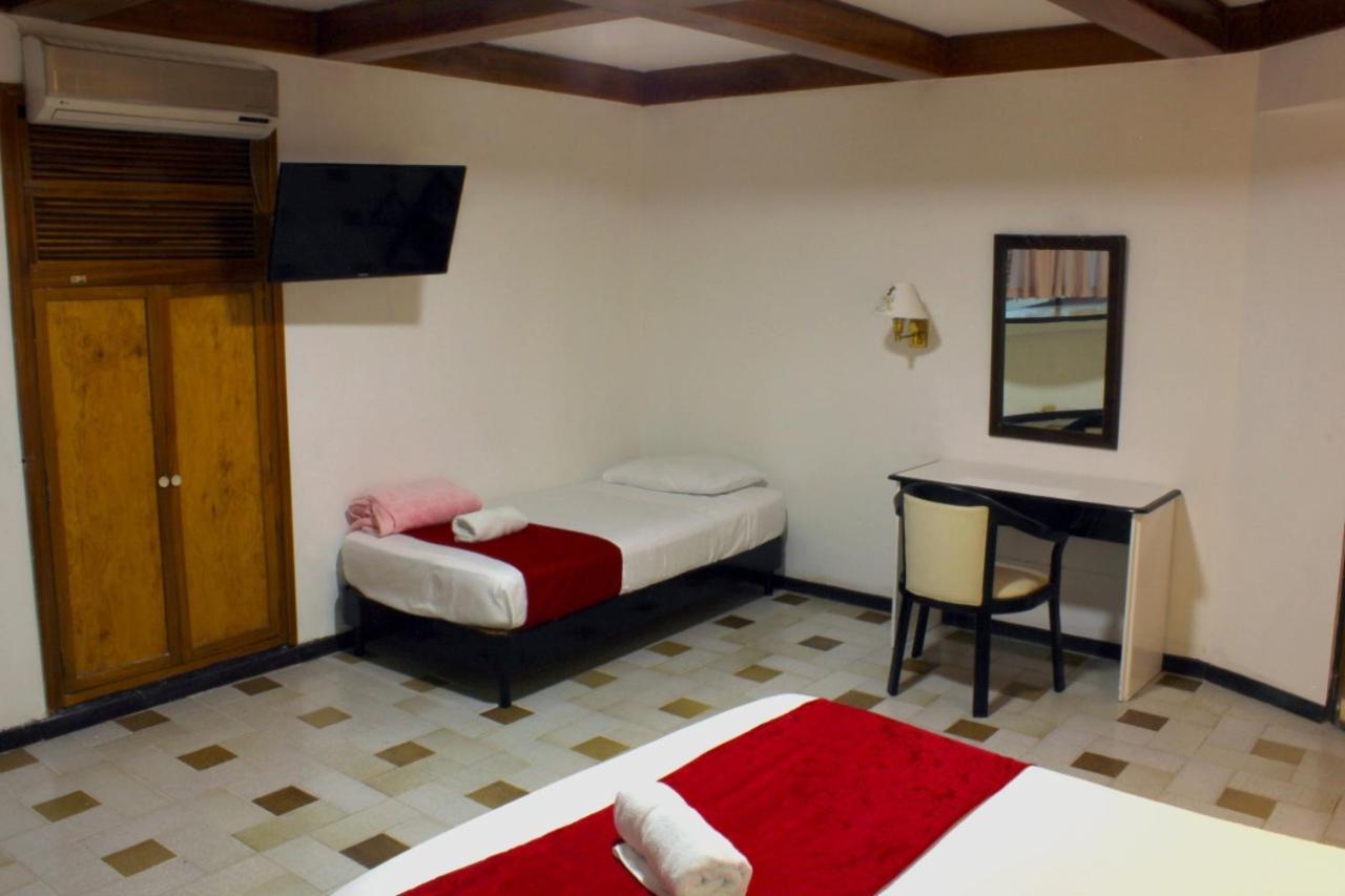 Hotel Mariscal Robledo Cartago Exteriör bild