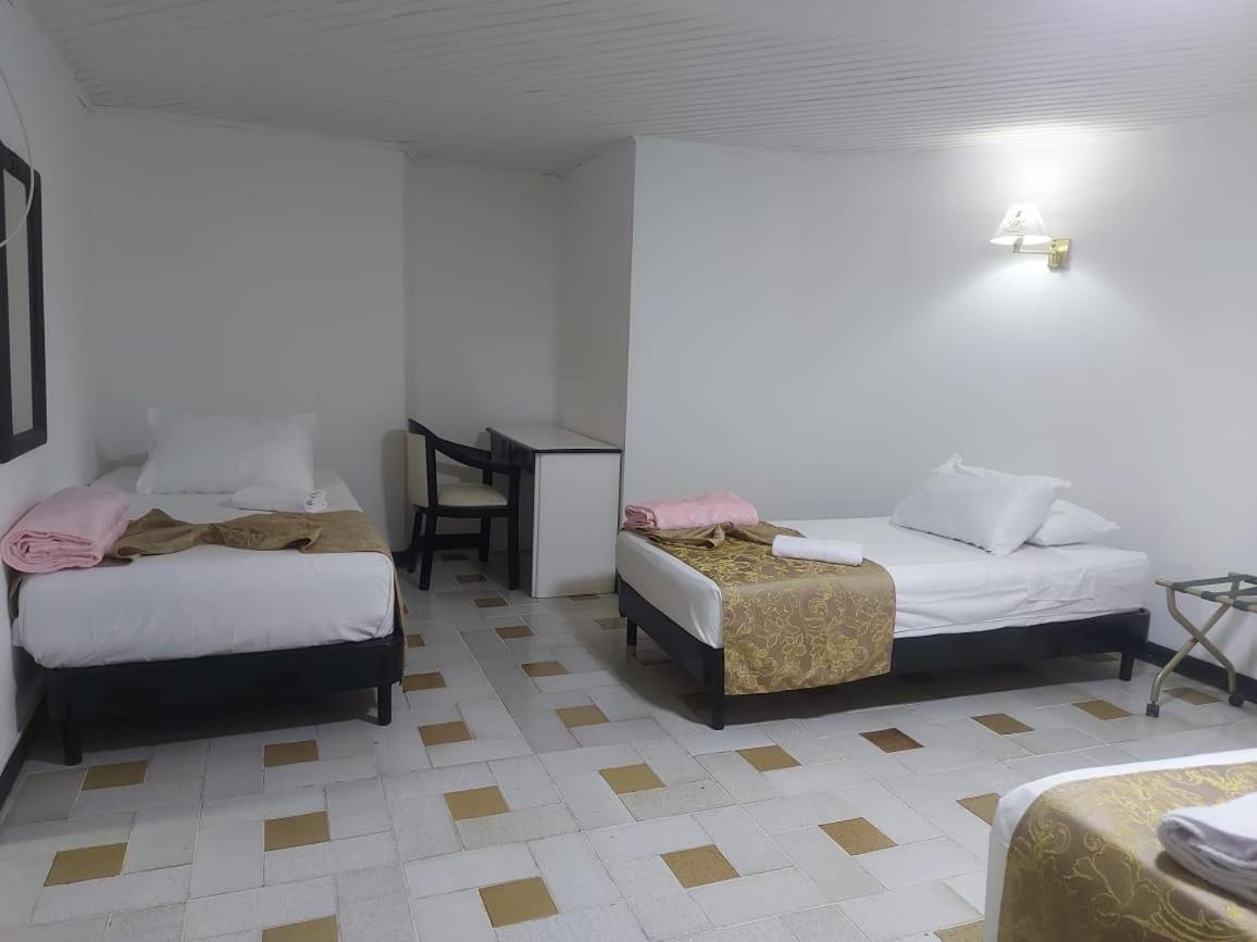 Hotel Mariscal Robledo Cartago Exteriör bild