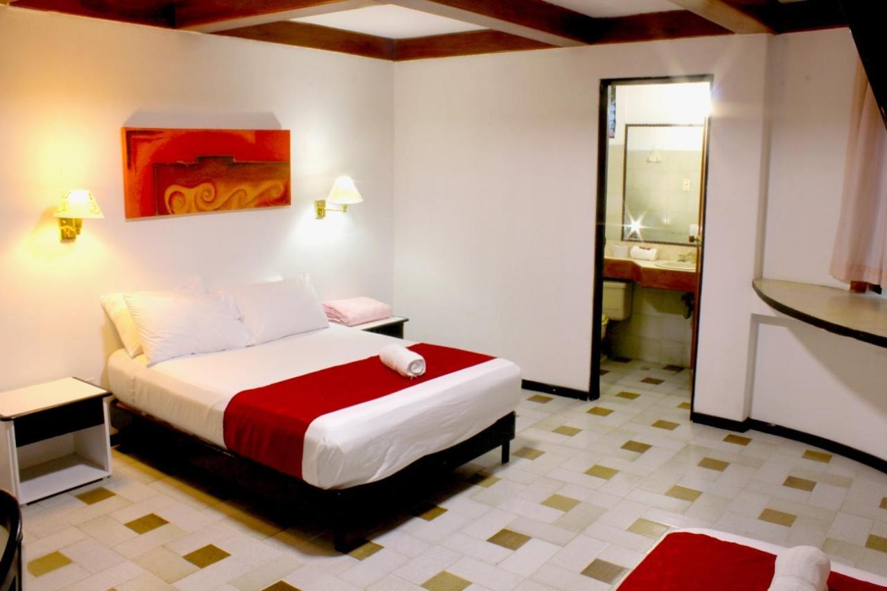 Hotel Mariscal Robledo Cartago Exteriör bild