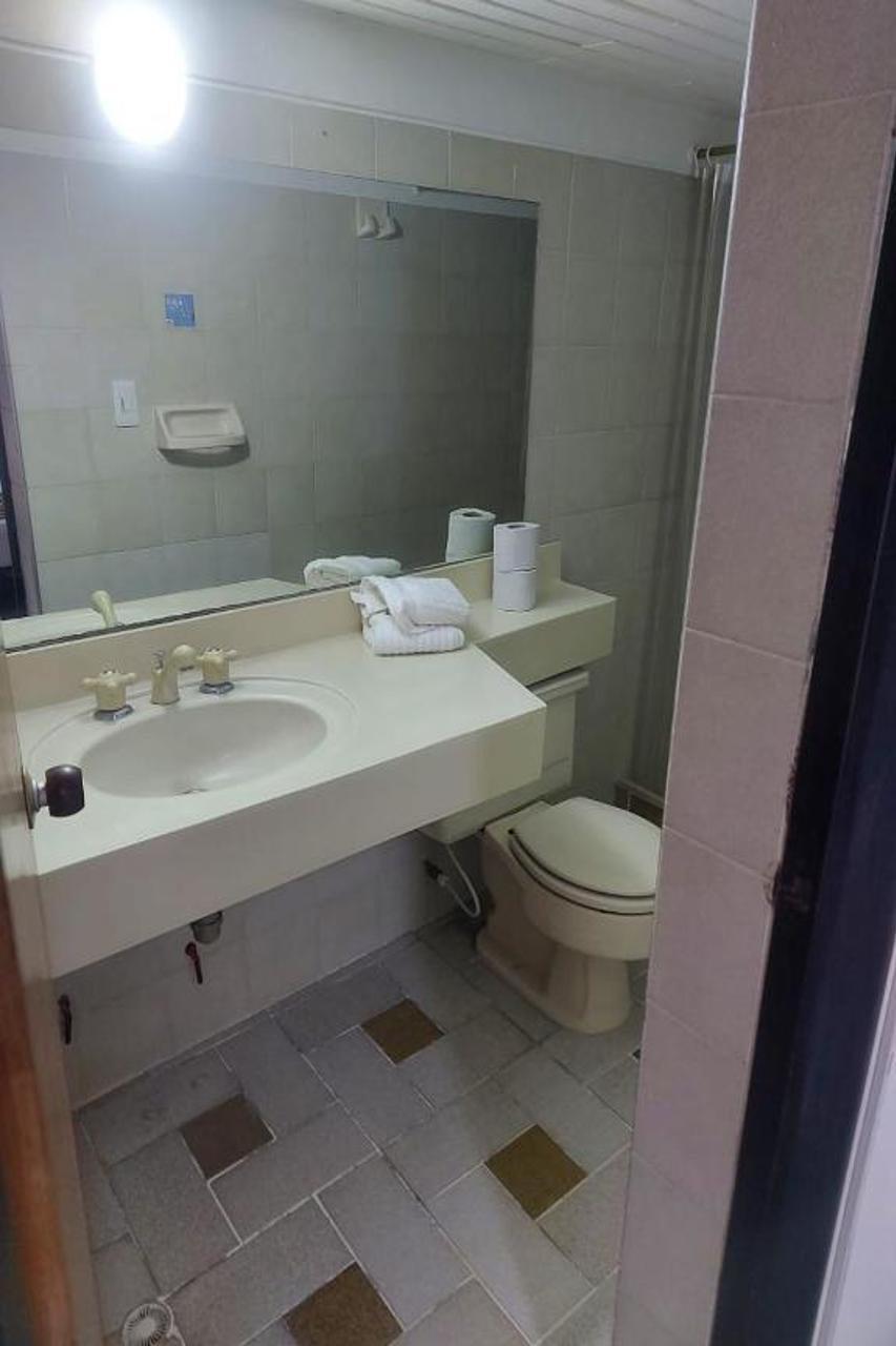 Hotel Mariscal Robledo Cartago Exteriör bild